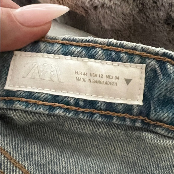 Zara denim high waisted ripped shorts USA 12 - Picture 3 of 3